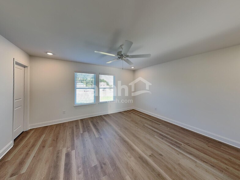 Building Photo - 56 Pointe Dr