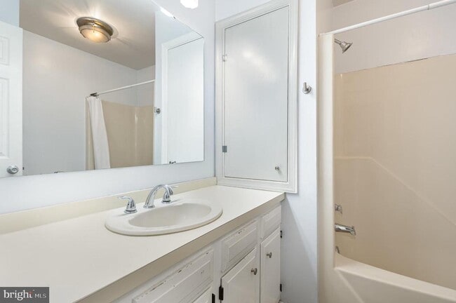 Building Photo - 912 Allenview Dr