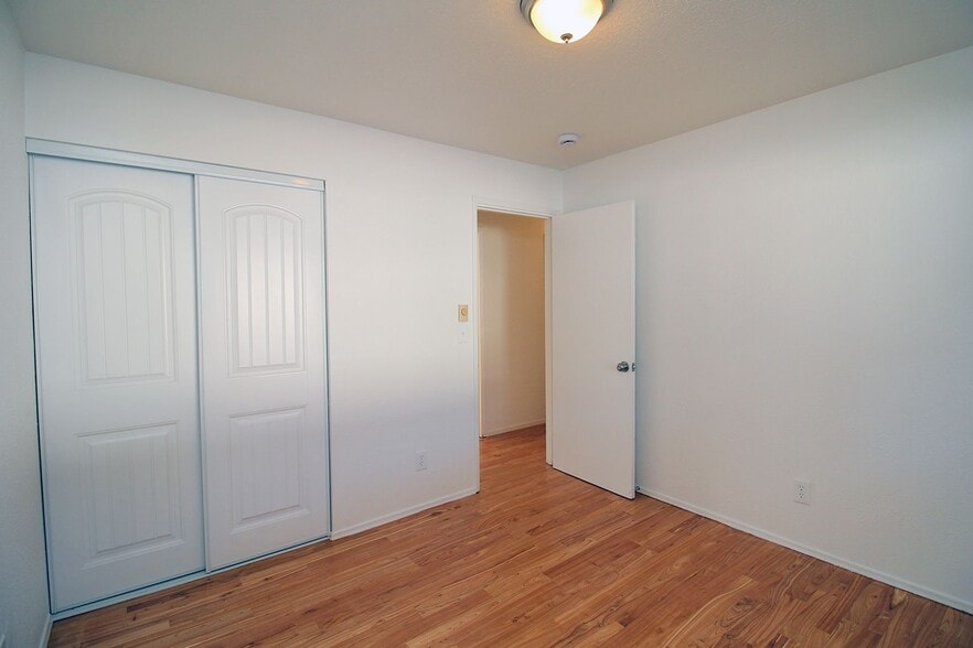 Building Photo - 4736 SE 99th Ave