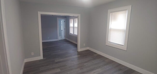 Building Photo - 5807 W Park Hill Ave