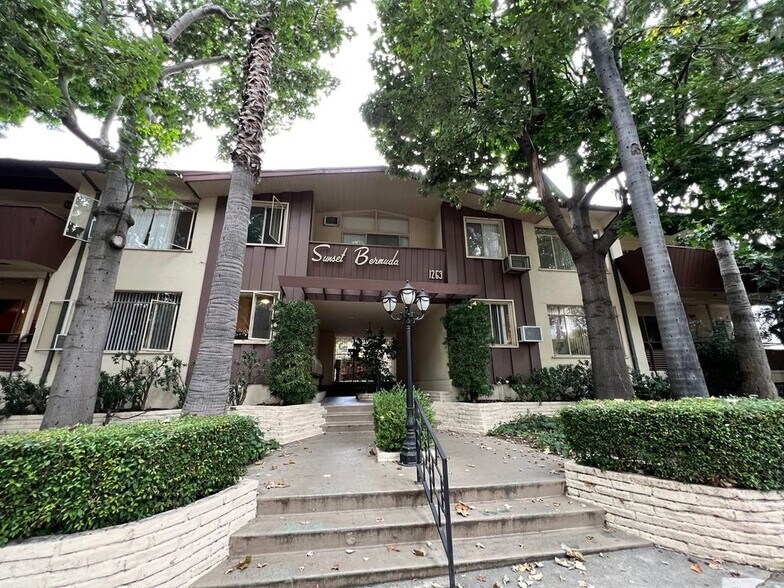 Building Photo - 1263 Hayworth Ave