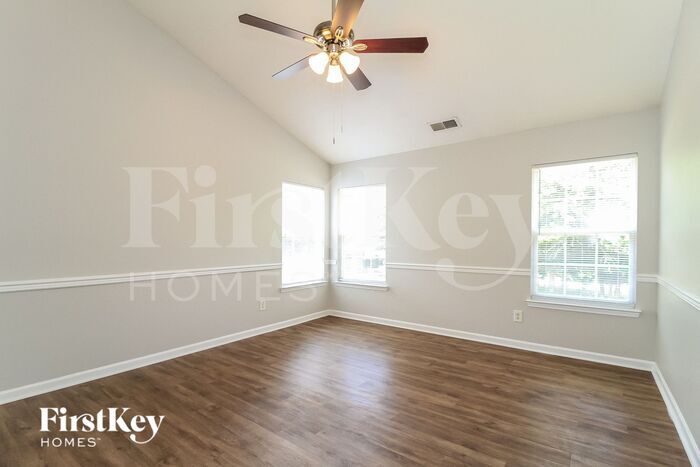 Building Photo - 2165 Rindle Dr
