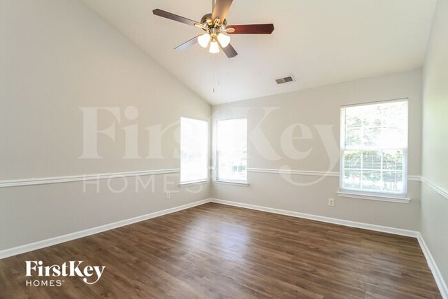 Building Photo - 2165 Rindle Dr