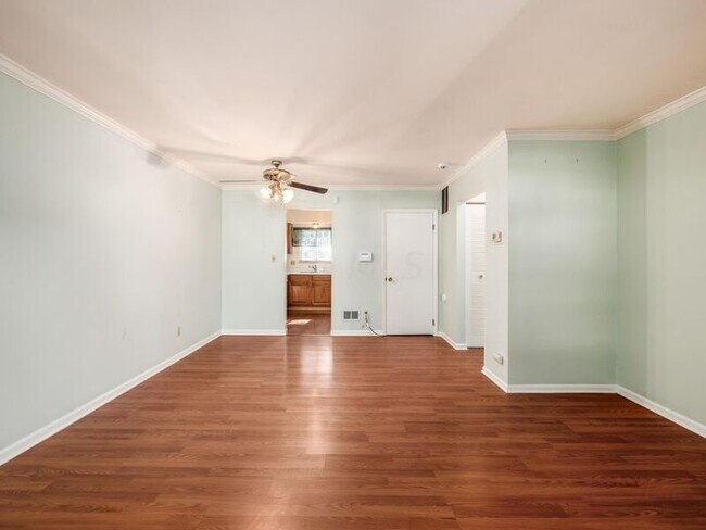 Building Photo - 2324 Woodbrook Cir N