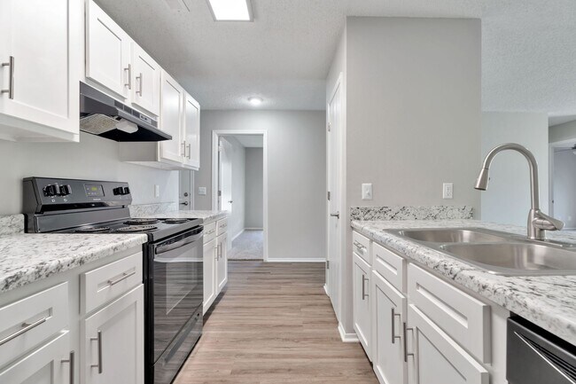 Building Photo - 3 Bed 2 Bath duplex just minutes to I-49