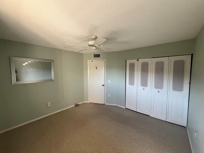 Building Photo - 995 La Guna Dr