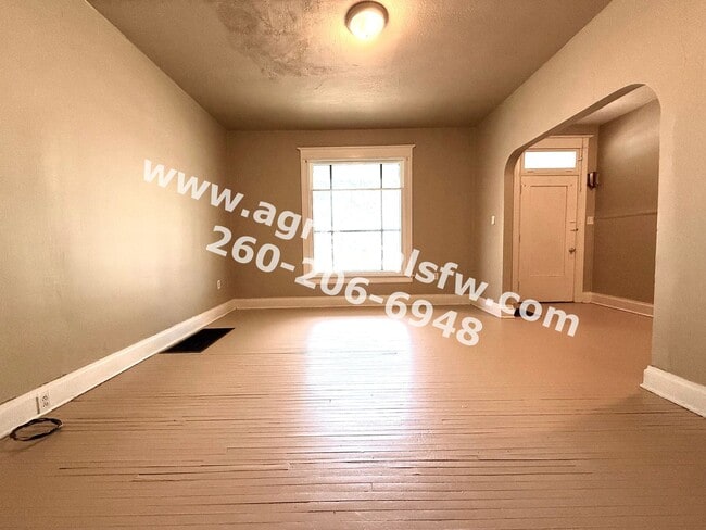Building Photo - 911 W Creighton Ave