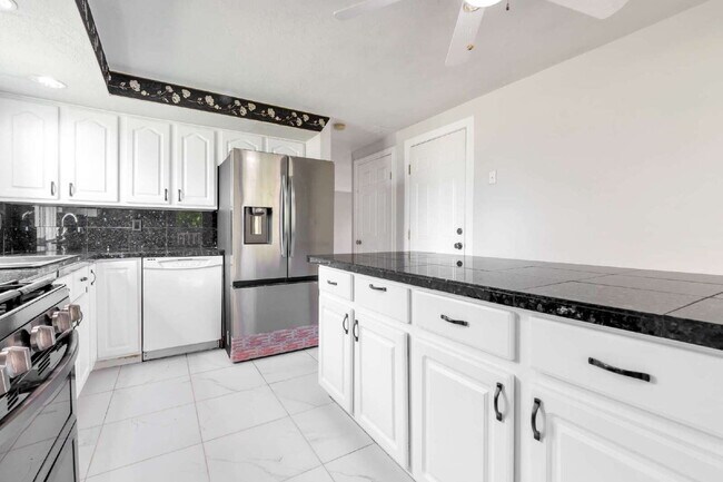 Building Photo - Charming 3-Bedroom Taylorsville Home with 3.5 Baths and Spacious Living