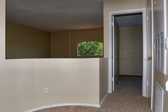 Building Photo - Nice 3 bedroom /2 bath 2 story townhome at...