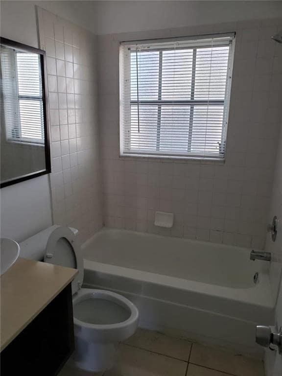 Building Photo - 4951 Wedgewood Way