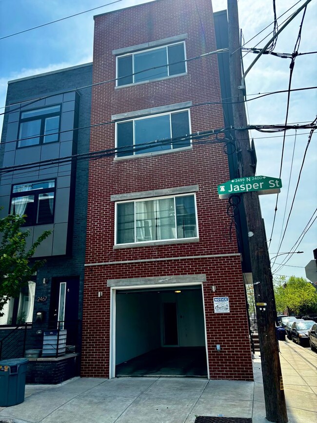 Building Photo - Gorgeous 4 Bedroom house with Three Roof-D...