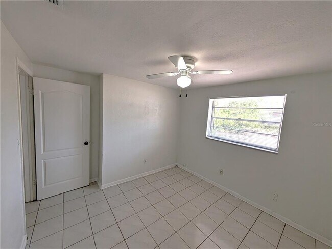 Building Photo - 6024 W Fern St