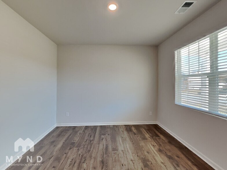 Building Photo - 8286 Middlebrook Dr