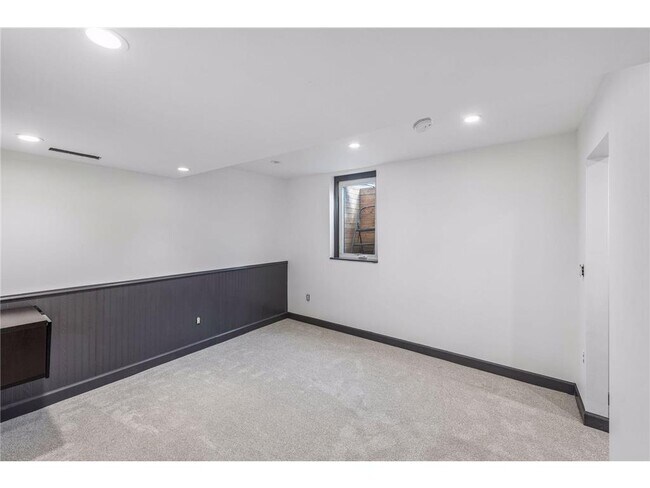 Building Photo - 3159 Northview Rd