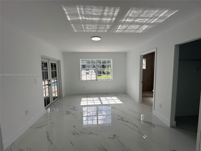 Building Photo - 17990 SW 135th Ave