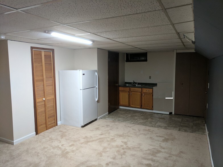 Studio Bedroom - 17 21st Ave S