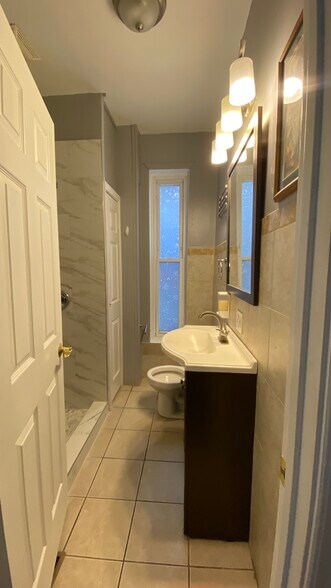 Bathroom - 1621 W Cullerton St