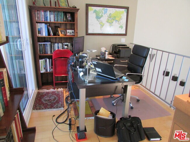 Building Photo - 1127 12th St