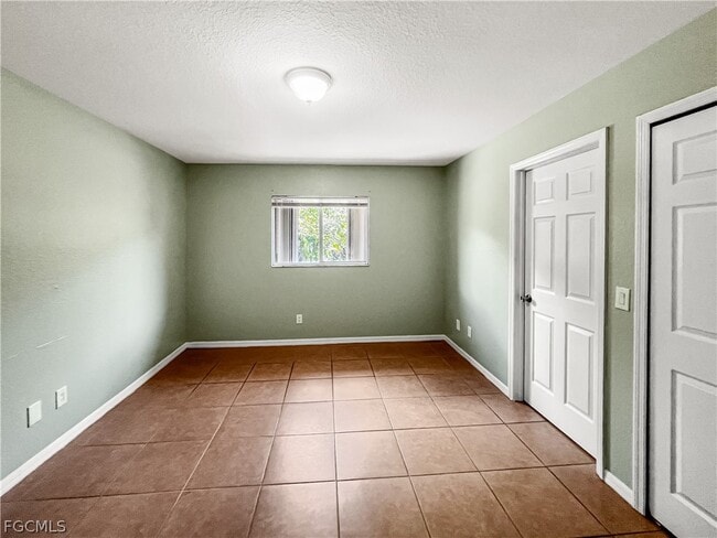 Building Photo - 1909 SW Santa Barbara Pl