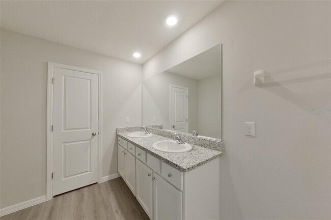 Building Photo - 8624 SW 44th Ct