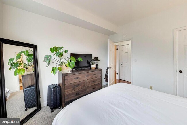 Building Photo - 1830 17th St NW