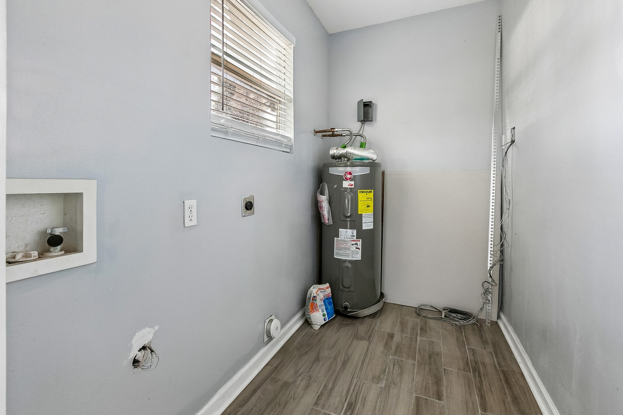 Building Photo - 3540 Clermont Dr