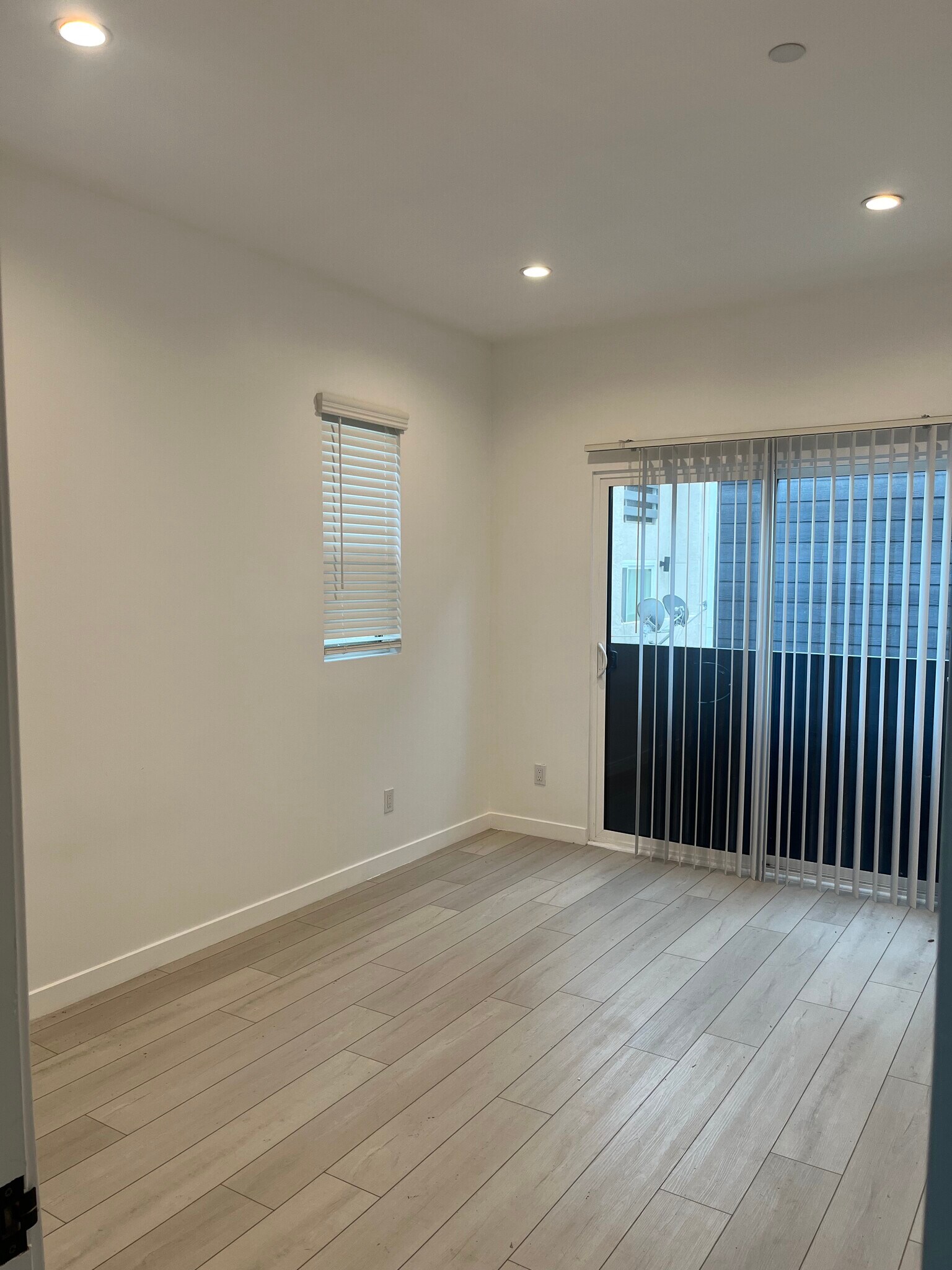 Building Photo - 246 N Dillon St