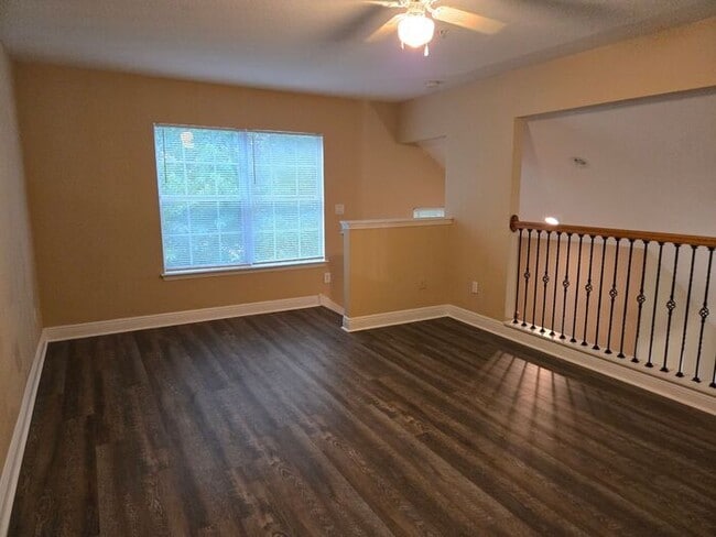 Building Photo - Beautiful 3 bed 3 bath town home