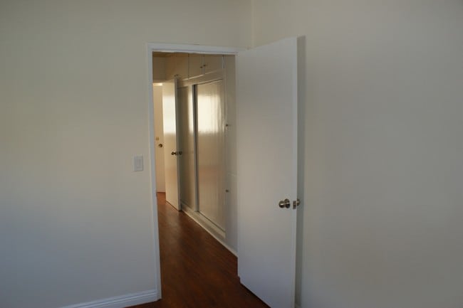 Hallway - 642 Huntley Dr