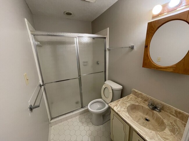 Building Photo - Fantastic 3 bedroom Raleigh Condo