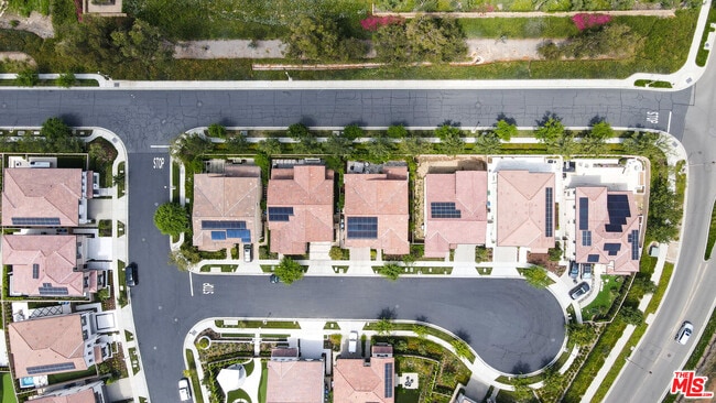 Building Photo - 55 suede