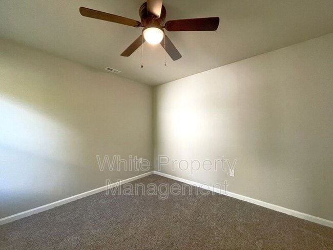 Building Photo - 706 Hillside St