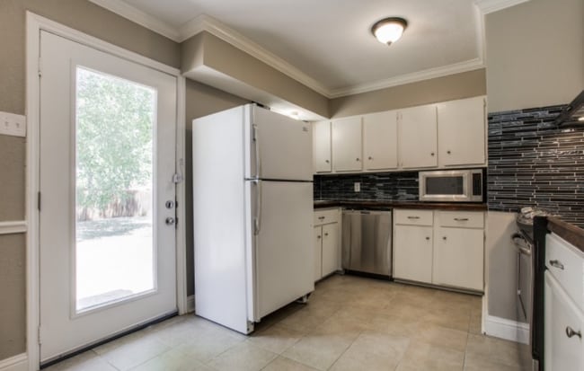 Building Photo - 3401 Sidney Dr