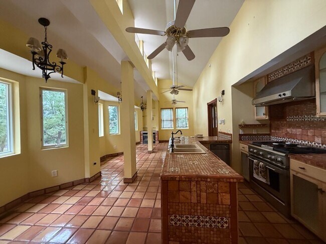 Building Photo - Potomac View