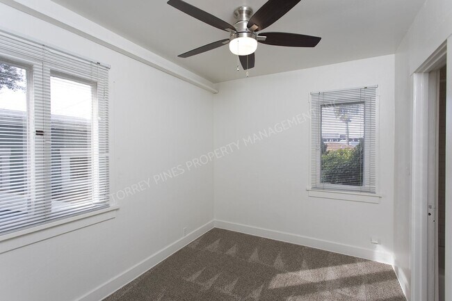 Building Photo - Beautiful Vintage Cottage in La Jolla with Onsite Laundry!