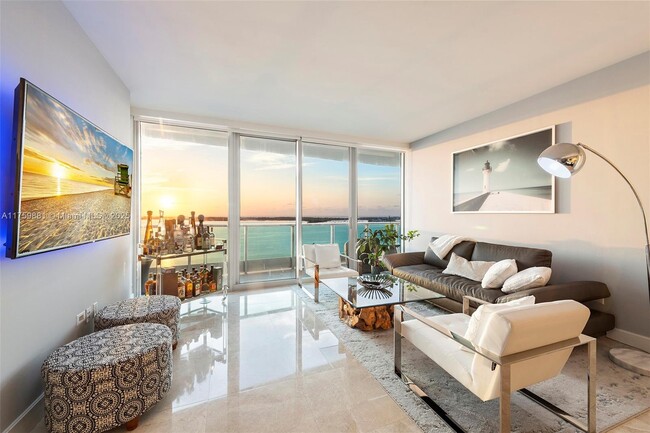 Building Photo - 1331 Brickell Bay Dr