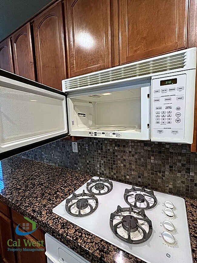 Building Photo - $3995 - 3 Bed/2.5 Bath Two Story Home in D...