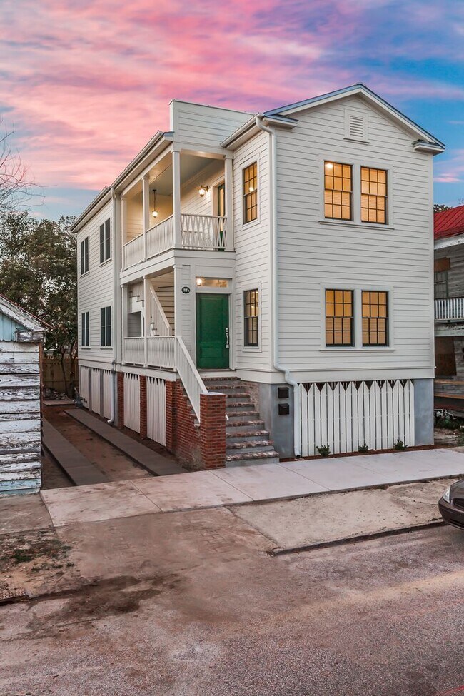 Building Photo - 188L