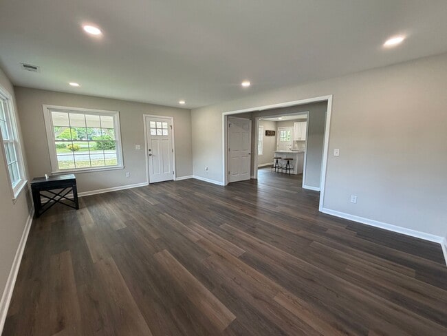 Building Photo - 228 College Dr