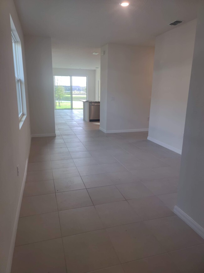 Building Photo - 5385 Sunshine Dr
