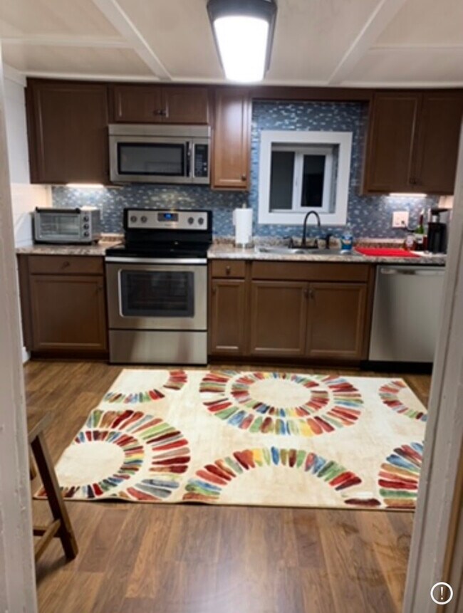 Building Photo - 111 Mohawk Ln