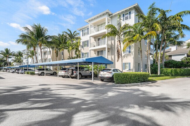 Building Photo - 1024 Bay Colony Dr S