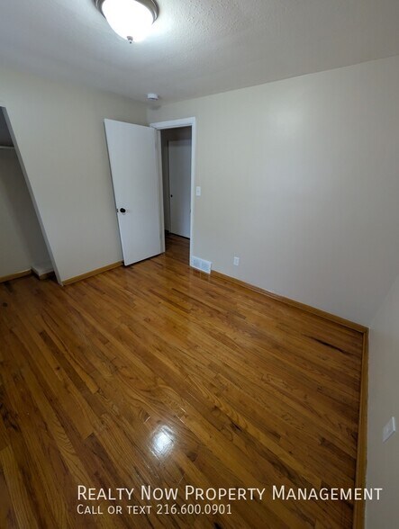 Building Photo - 12517 Park Knoll Dr