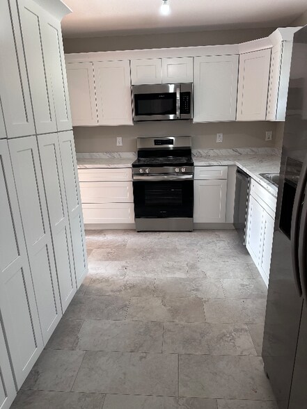 Building Photo - 511 Marlow Dr E