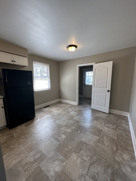 Building Photo - 335 Woodale Dr