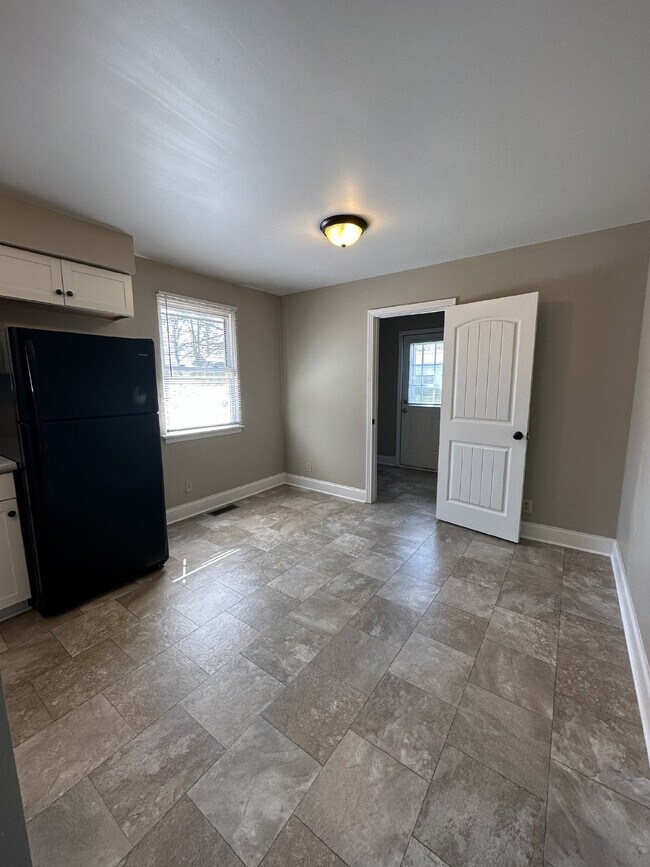 Building Photo - 335 Woodale Dr