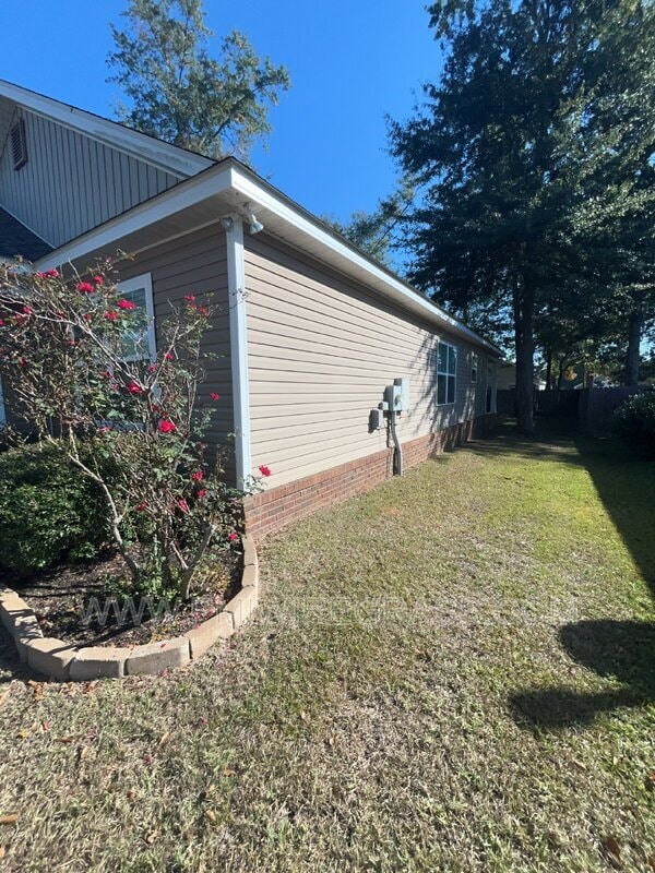 Building Photo - 214 Winterberry Way