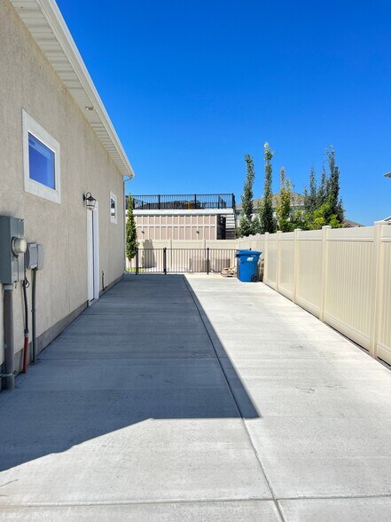 Building Photo - 154 S Quivira Ln