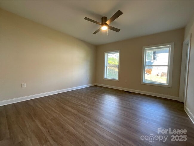 Building Photo - 307 N Catawba St