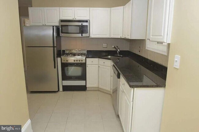 Building Photo - 1504 Mt Vernon St